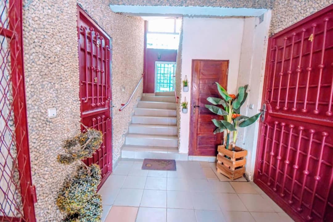 Stone House - Makepe, Douala Aparthotel Bagian luar foto