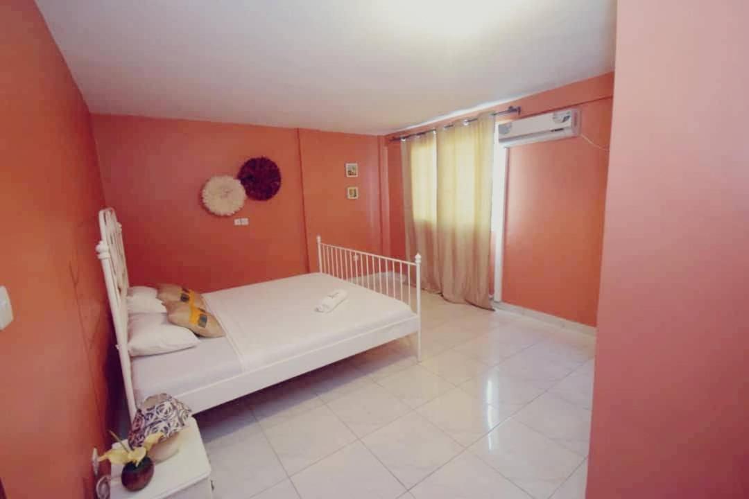 Stone House - Makepe, Douala Aparthotel Bagian luar foto