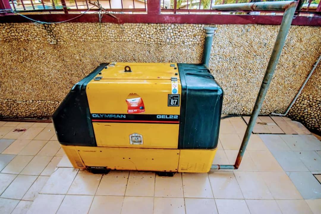 Stone House - Makepe, Douala Aparthotel Bagian luar foto