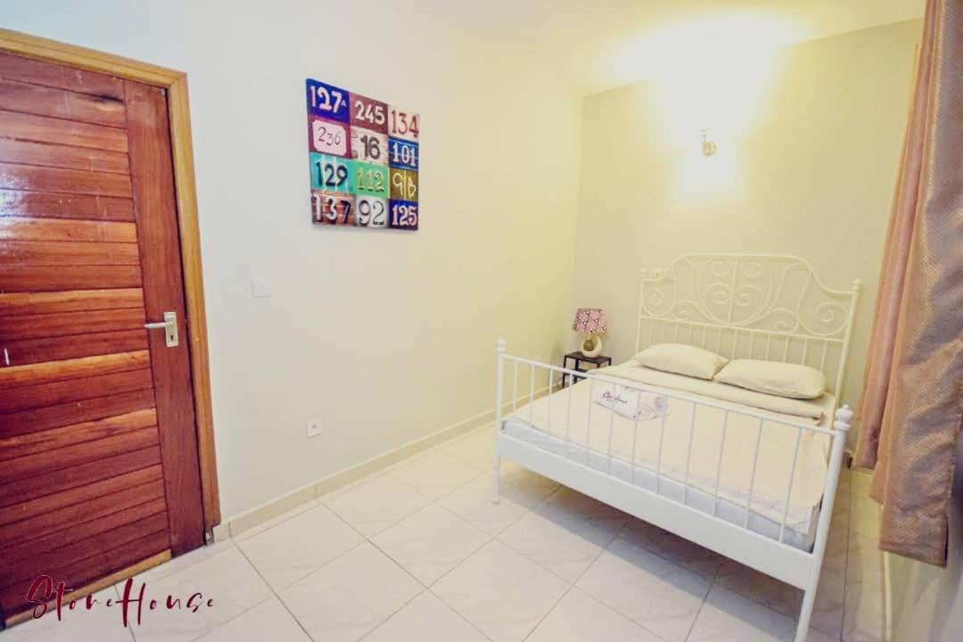 Stone House - Makepe, Douala Aparthotel Bagian luar foto
