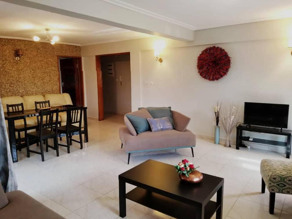 Stone House - Makepe, Douala Aparthotel Bagian luar foto